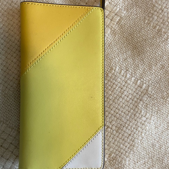 Yellow Michael Kors envelope wallet - Picture 2 of 3